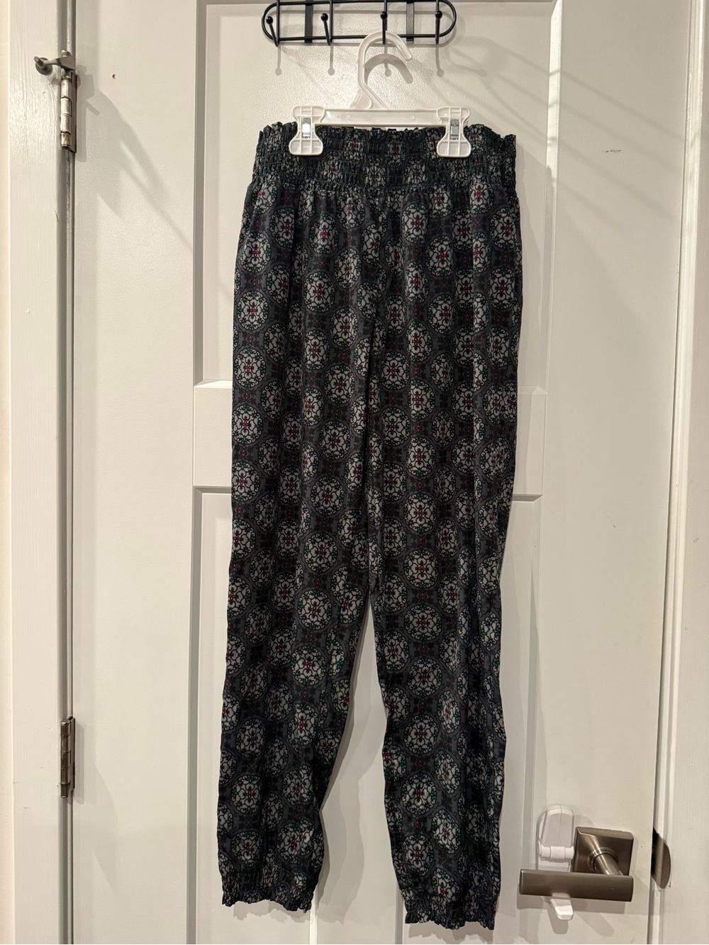 aerie Black Medallion Print Cropped Smocked Waist Pants